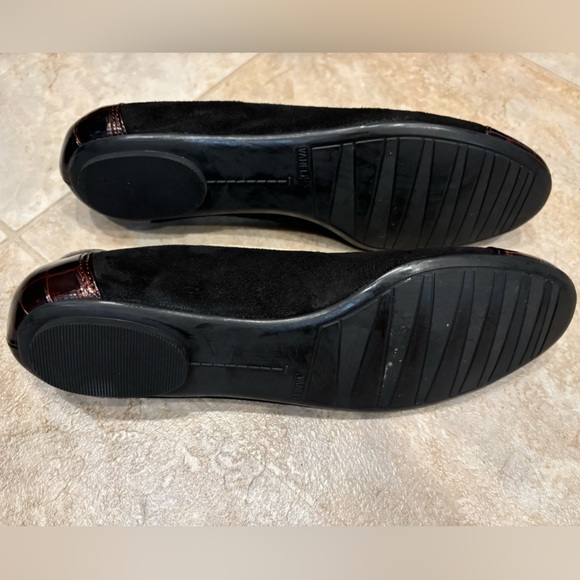 Vaneli Ballet Flats Womens 7 Slim Black Suede with Brown Cap Toe - Picture 7 of 9